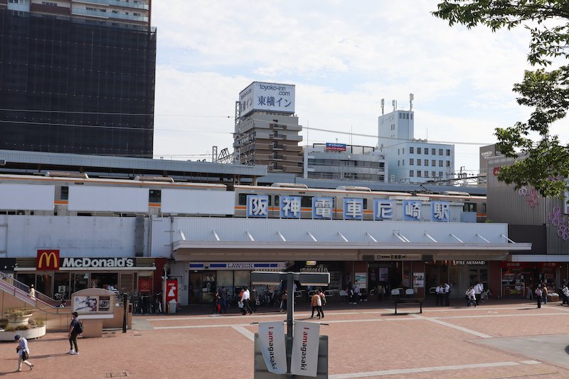 阪神本線と阪神なんば線が乗り入れる阪神「尼崎」駅