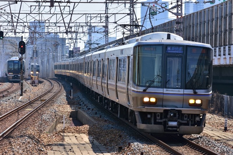 JR神戸線の新快速電車