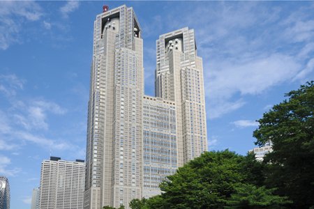 立ち並ぶ高層ビルと整備された公園
進化を続ける東京の副都心。
