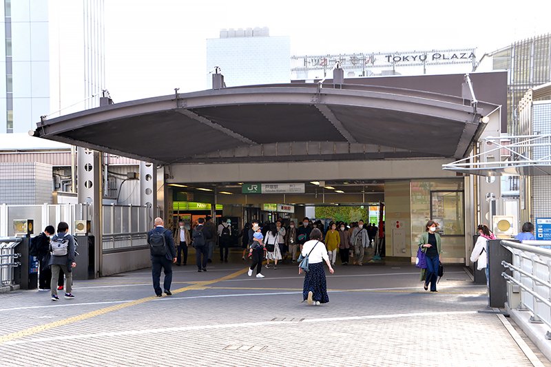 JR「戸塚」駅東口