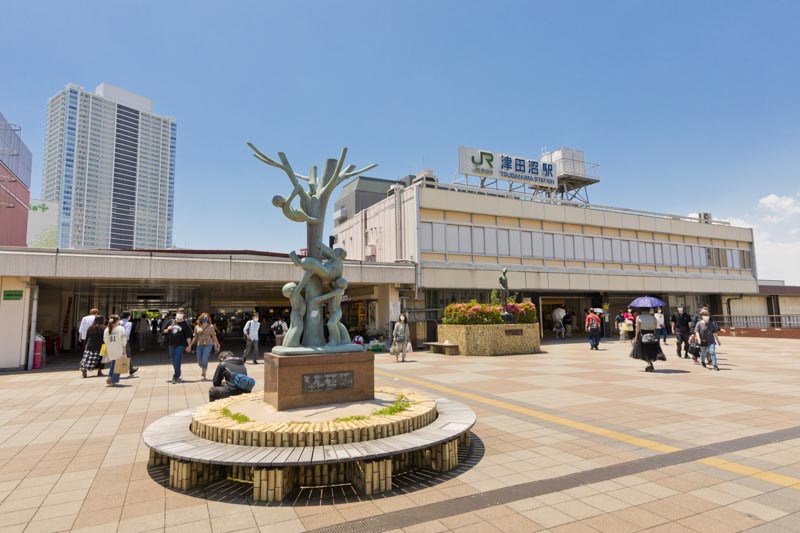 「津田沼」駅は「新津田沼」駅と隣接