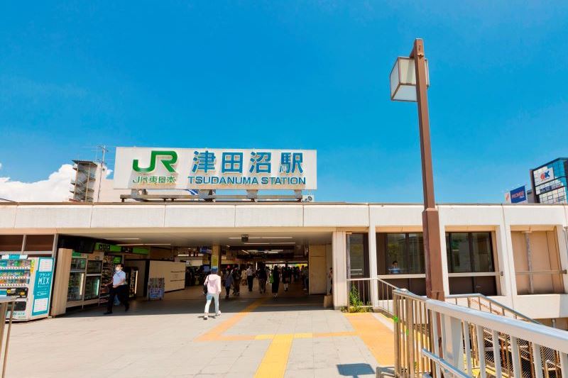 JR総武線の快速と各駅停車が停車する「津田沼」駅